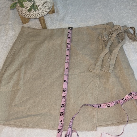 Forever 21 Tan Brown Beige Faux Mini Wrap Linen Skirt sz M EUC Sexy Simple - Picture 3 of 16